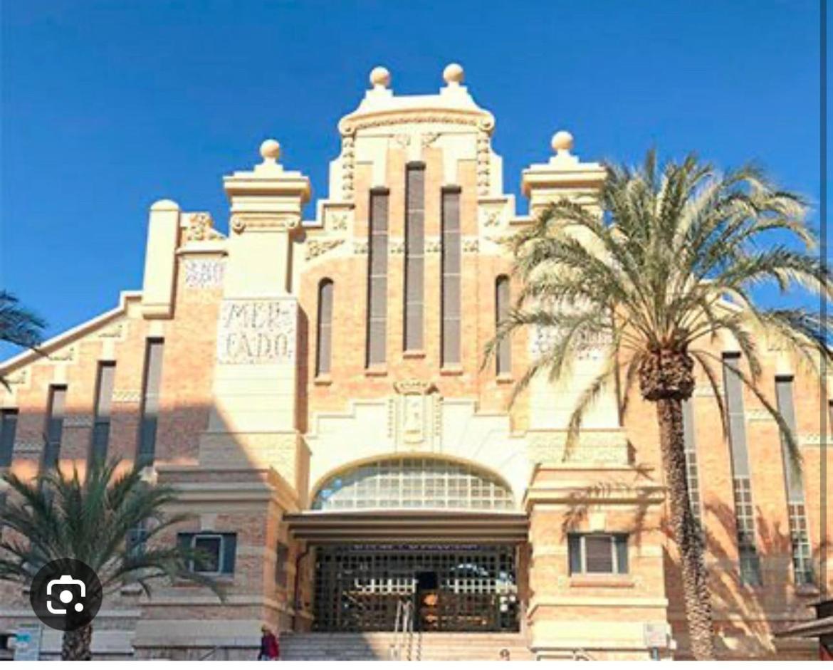 Centrally-Located, Spacious Flat At Historic Centre & Short Walk To Beach Alicante Kültér fotó