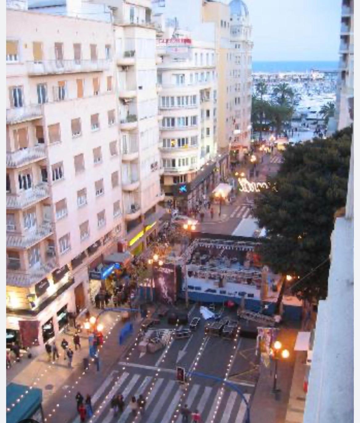 Centrally-Located, Spacious Flat At Historic Centre & Short Walk To Beach Alicante Kültér fotó