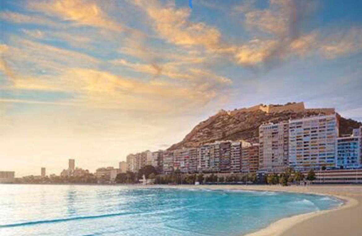 Centrally-Located, Spacious Flat At Historic Centre & Short Walk To Beach Alicante Kültér fotó