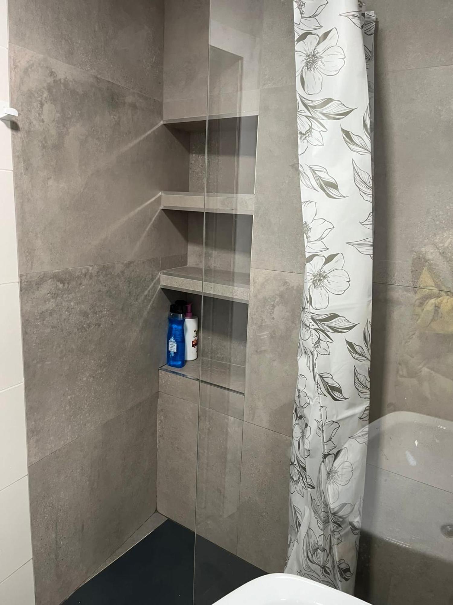 Centrally-Located, Spacious Flat At Historic Centre & Short Walk To Beach Alicante Kültér fotó