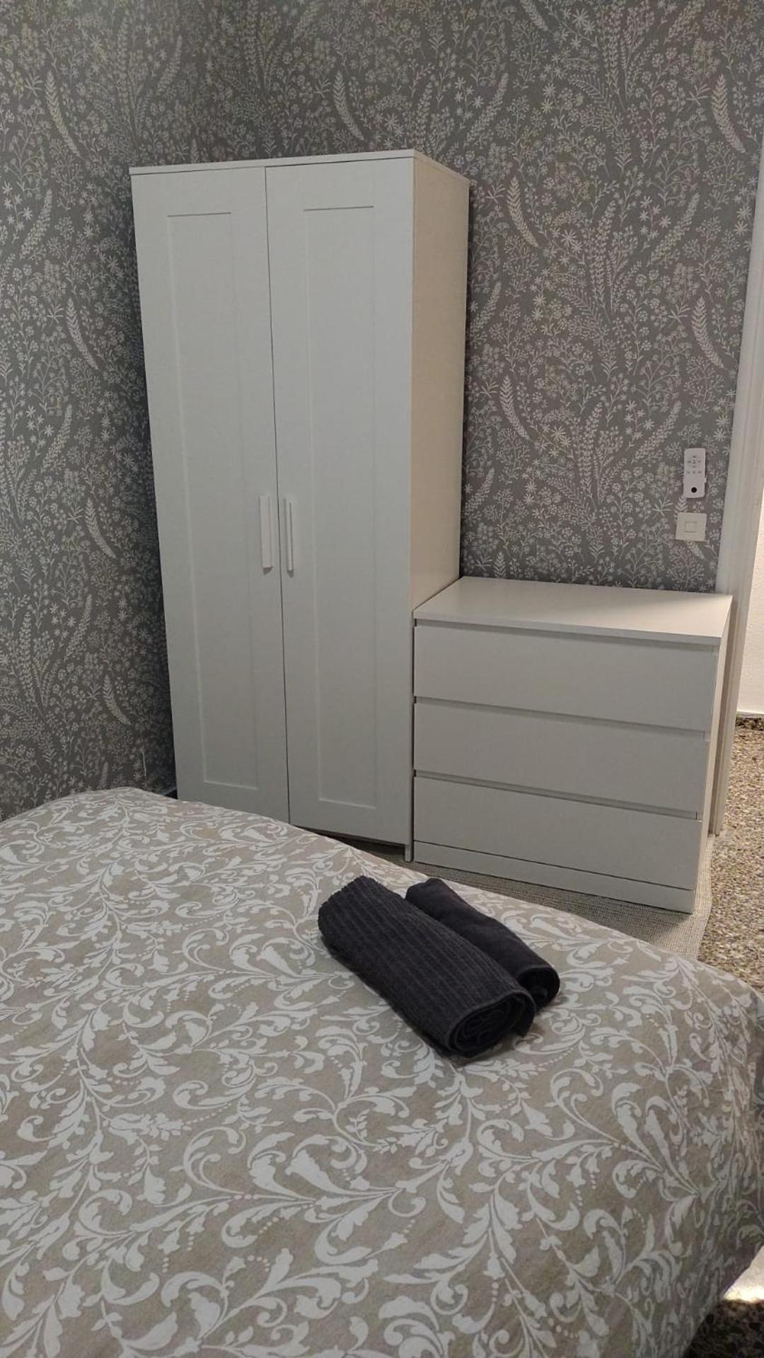 Centrally-Located, Spacious Flat At Historic Centre & Short Walk To Beach Alicante Kültér fotó