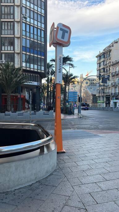 Centrally-Located, Spacious Flat At Historic Centre & Short Walk To Beach Alicante Kültér fotó