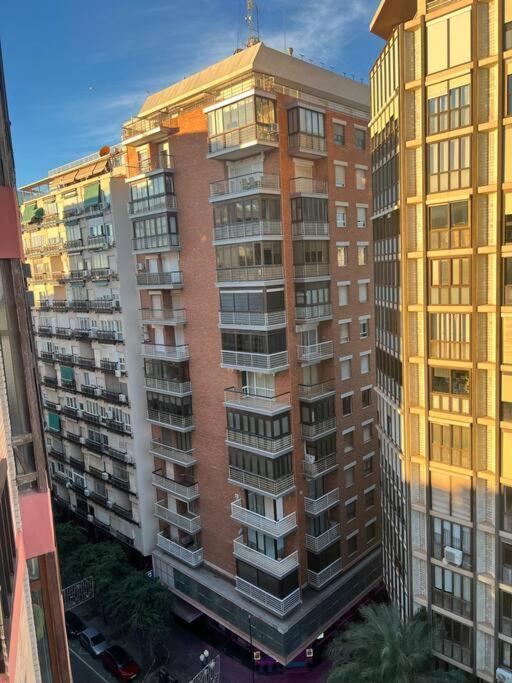 Centrally-Located, Spacious Flat At Historic Centre & Short Walk To Beach Alicante Kültér fotó