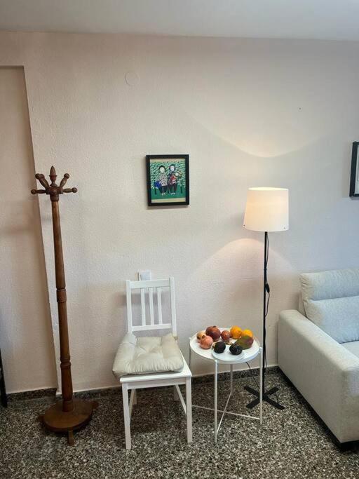 Centrally-Located, Spacious Flat At Historic Centre & Short Walk To Beach Alicante Kültér fotó