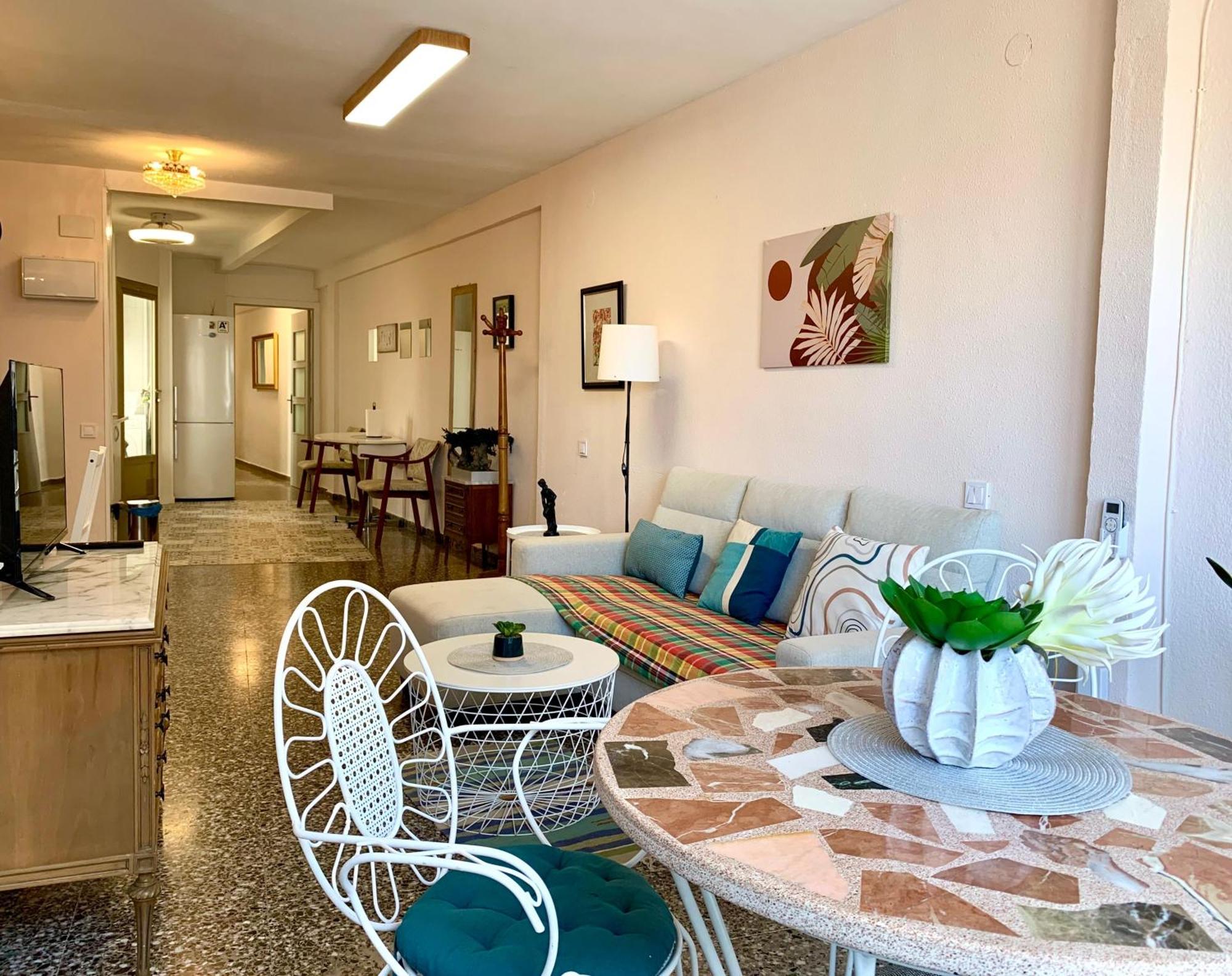 Centrally-Located, Spacious Flat At Historic Centre & Short Walk To Beach Alicante Kültér fotó