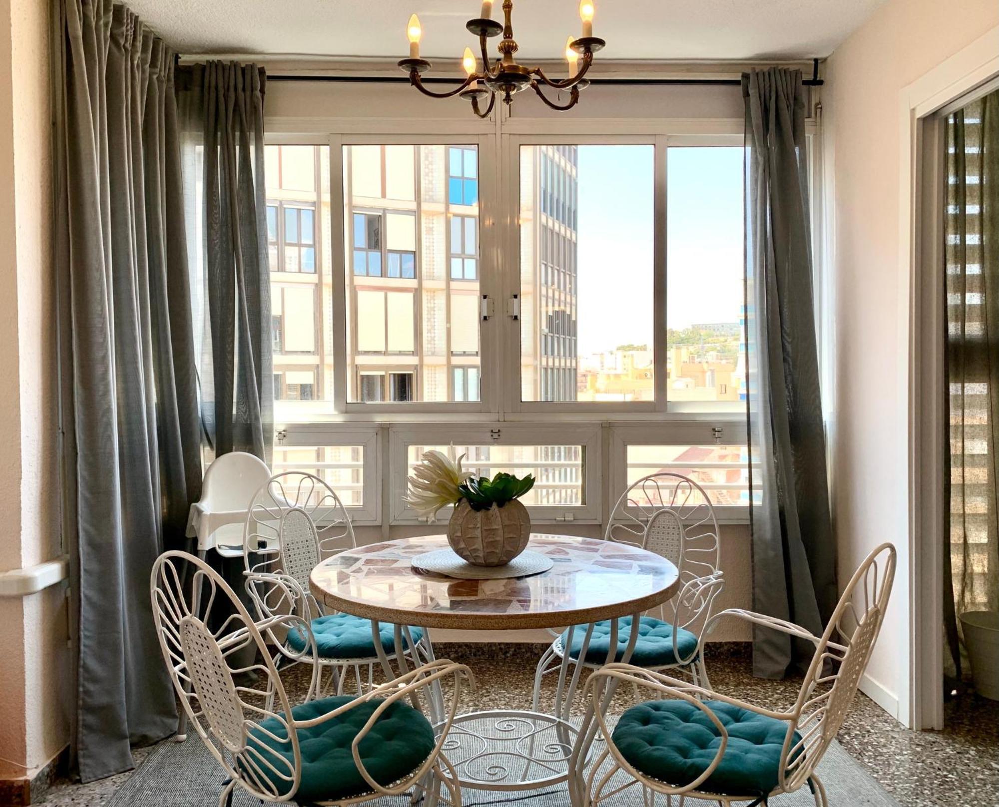 Centrally-Located, Spacious Flat At Historic Centre & Short Walk To Beach Alicante Kültér fotó