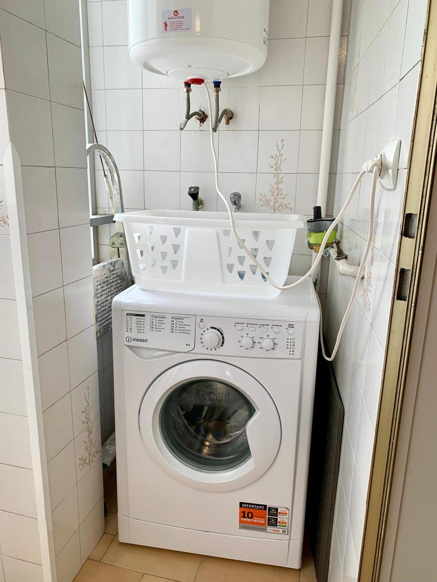 Centrally-Located, Spacious Flat At Historic Centre & Short Walk To Beach Alicante Kültér fotó