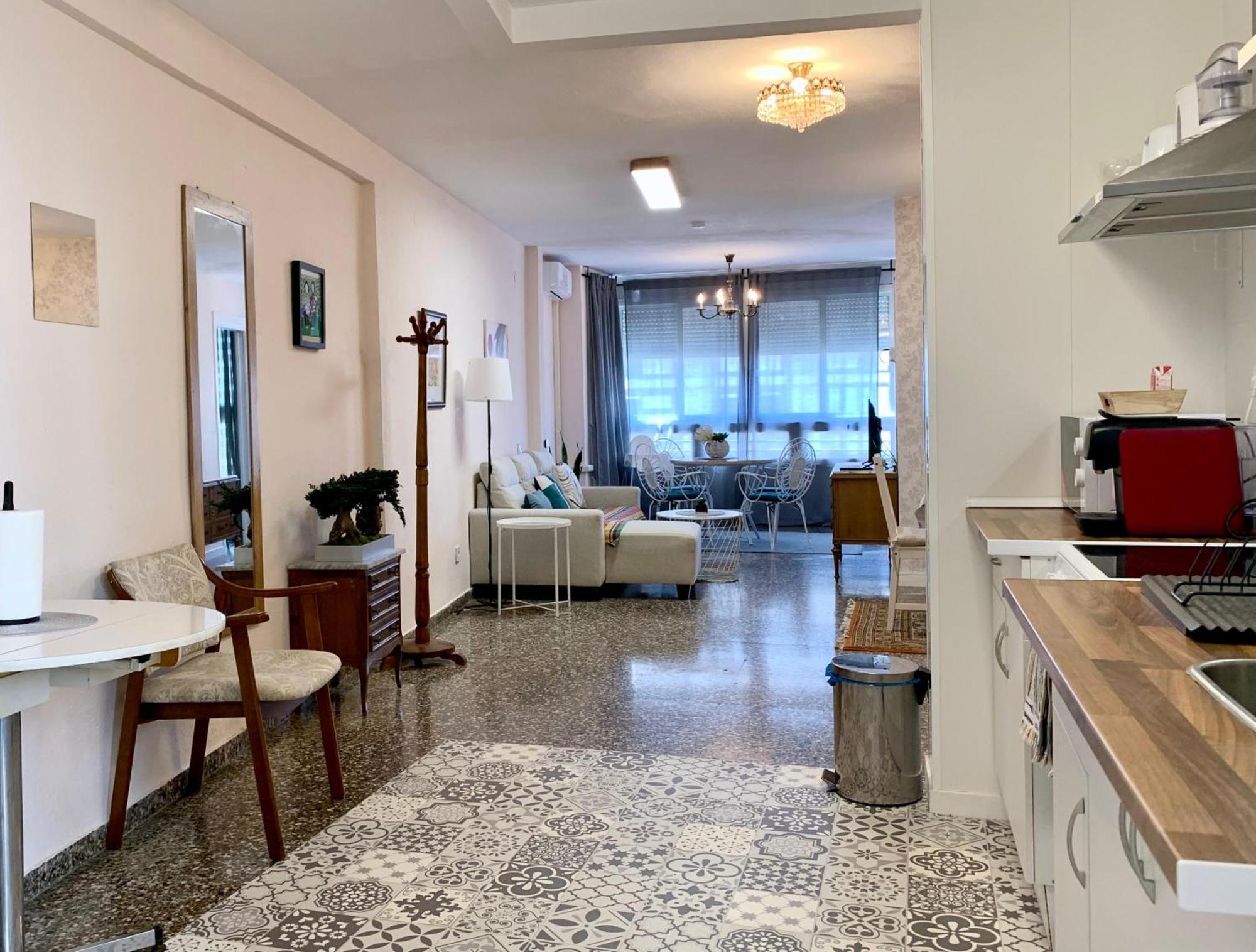 Centrally-Located, Spacious Flat At Historic Centre & Short Walk To Beach Alicante Kültér fotó