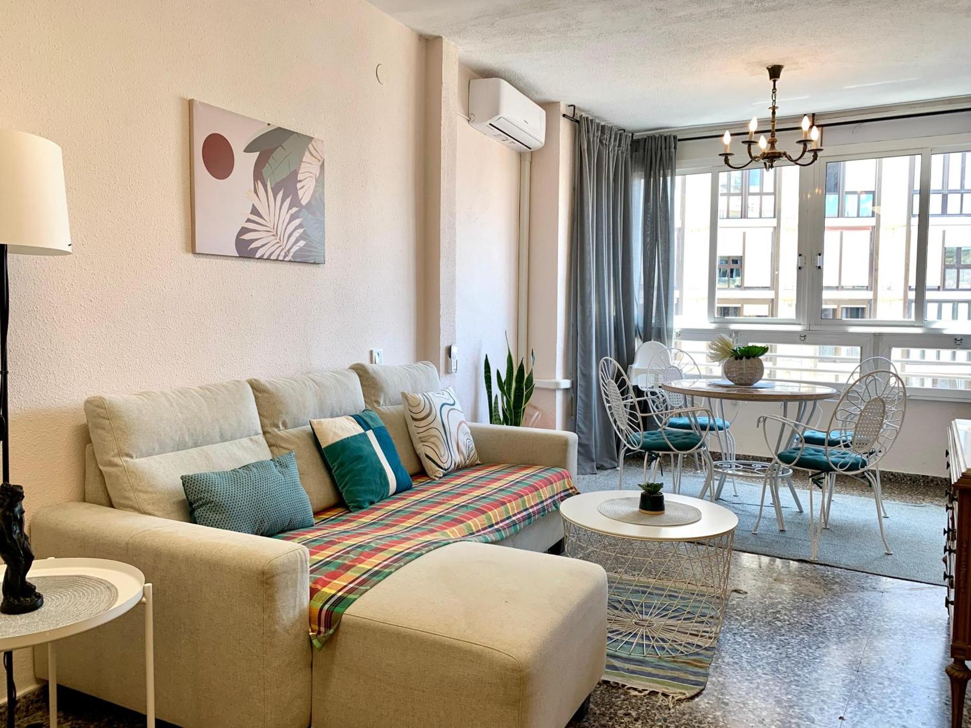 Centrally-Located, Spacious Flat At Historic Centre & Short Walk To Beach Alicante Kültér fotó