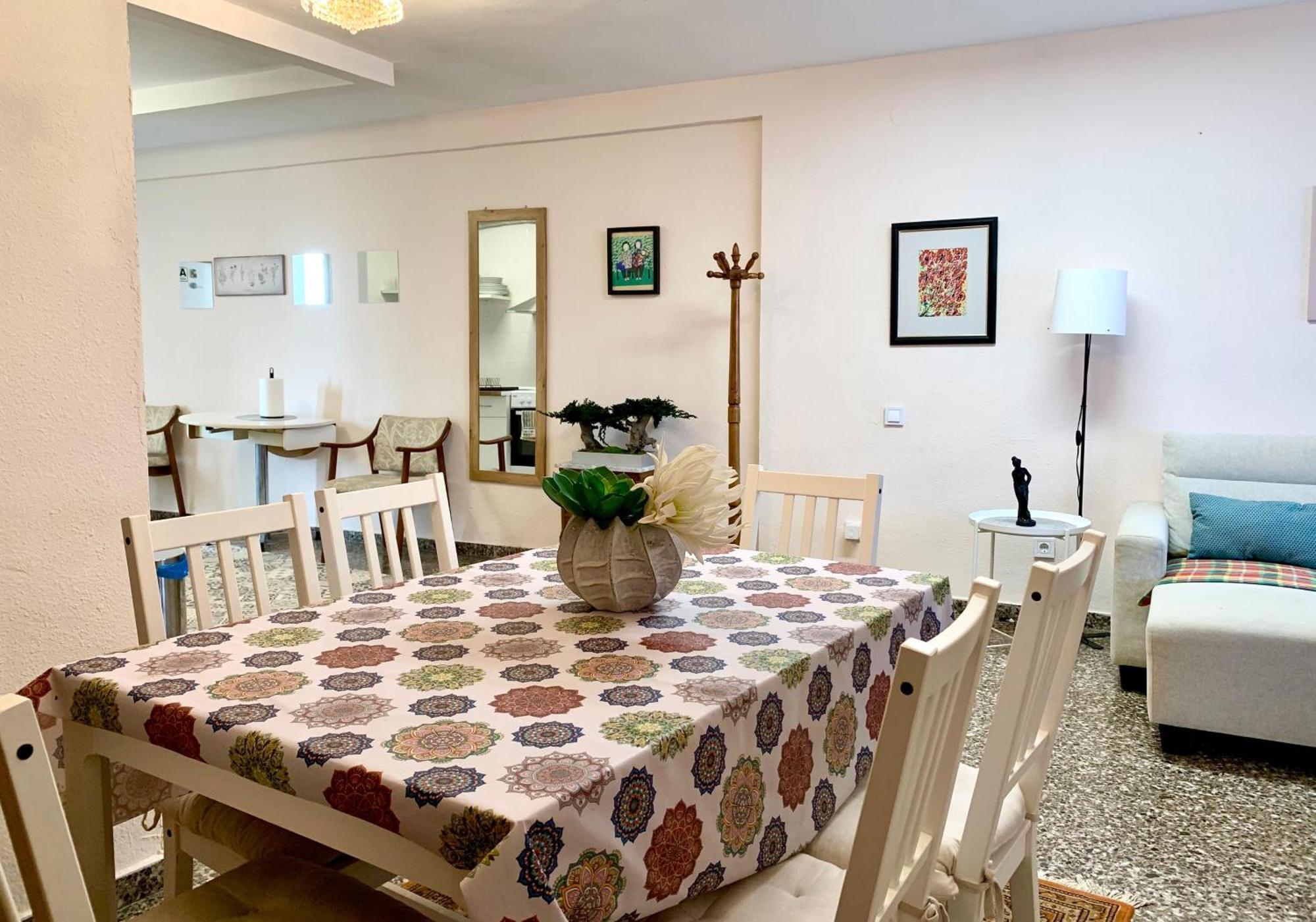 Centrally-Located, Spacious Flat At Historic Centre & Short Walk To Beach Alicante Kültér fotó