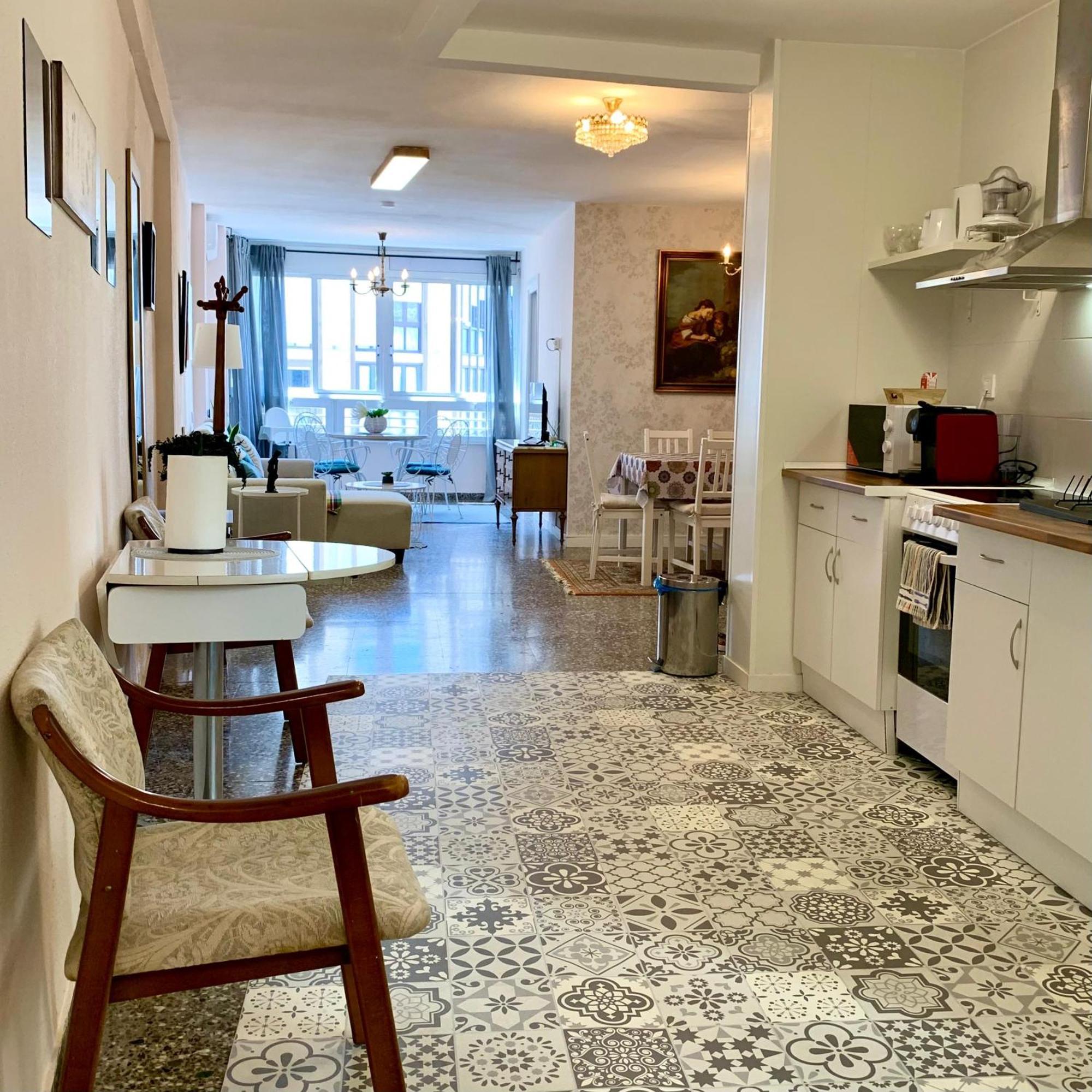 Centrally-Located, Spacious Flat At Historic Centre & Short Walk To Beach Alicante Kültér fotó